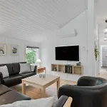 4 Bedroom Cozy In