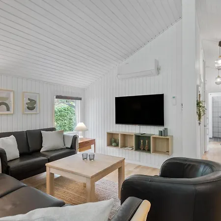 4 Bedroom Cozy In