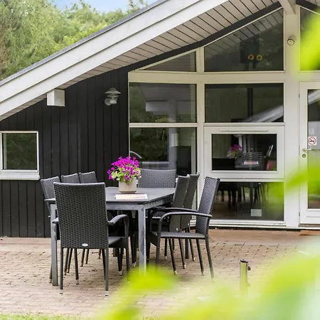 בית נופש 4 Bedroom Cozy In *