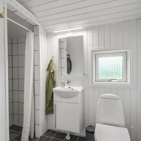 4 Bedroom Cozy In Feriehus *