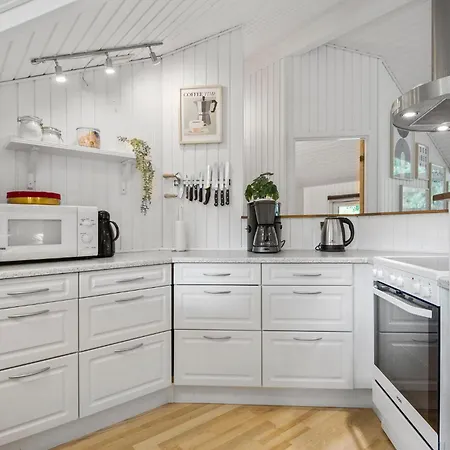 בית נופש 4 Bedroom Cozy In