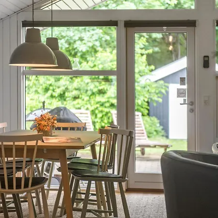 4 Bedroom Cozy In בית נופש Ansager